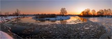 Весенний хоровод / По реке неспешно плывут-кружатся льдинки, издавая звуки, напоминающие шепот.