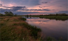 На берегу реки в июне / ***