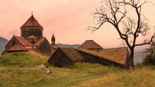 Фото на память / Ахпат - действующий монастырь. Основан в 976 г.
В1996 включен в список объектов Всемирного
наследия ЮНЕСКО. Армения