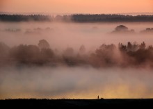 по берегу реки / .....