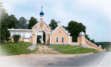 И такое у нас есть / Храм под Крупками
Во дворе весь в белом - храм от 18 столетия. Все на реставрации...