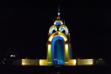 Зеркальная струя / Фонтан-беседка &quot;Зеркальная струя&quot; ночью в Харькове по Сумской напротив ХАТОБа.