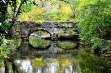 &nbsp; / Вверх по течению.