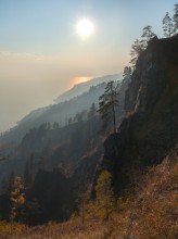 Горный берег Байкала. / озеро Байкал. Иркутская область.