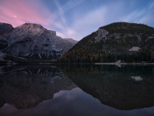 рассвет на озере Брайс / Доломитовы горы, Южный Тироль, Италия