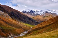 Shkhara. / Шхара прячется в облаках.

Шхара — горная вершина в центральной части Главного Кавказского хребта, высочайшая точка Грузии.