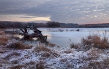 первый мороз / раннее утро на реке Москва первые заморозки