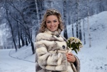 Красотка в зимнем парке / Съемка в парке поздней осенью