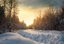 Зимняя дорога . / Дорога из деревни в посёлок , на улице было и холодно и солнце уже садилось .