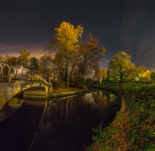 Ночной вид - у моста. / Санкт-Петербург. Парк Павловск. Осенняя ночь.