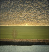 HORIZONT / Вечер, облака, река и поле