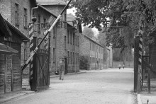 Auschwitz Birkenau / Даже через 70 лет, посещая это место, чувствуешь, как стонут стены...