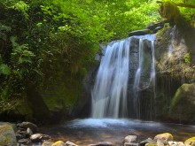 Водопад в долине реки Кершавети / В походе по почти заброшенной долине р. Кершавети в Грузии встречаются такие красоты