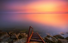 Лестница в утро / Рассвет на пляже Дубянди Баку, Азербайджан Лестница чтобы спускаться в море, так как вокруг очень скользкие камни