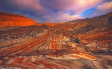 Линии тысячилетий / Фотография сделана в горах Хызинского района, что в 100 км от города Баку. Интересен ландшафт этих гор. Из-за разнообразия различных геологических слоев холмы имеют желто-красный цвет. По мнению ученых, подобный геологический ландшафт существует еще только в Долине Смерти в США.