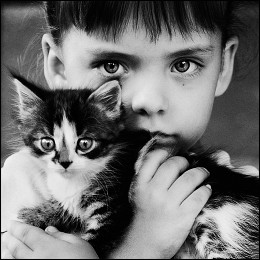 Дети / Девочка с котёнком