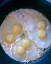 Удивительная яичница / Вот такие вот яйца :)