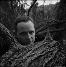 Nostalgie / Rolleiflex 2.8F
----------------------------------
Не страшны мне сто лет одиночества,
Только страхом во мне остается
То, что хочется жить - так, как хочется,
А придется - так как придется.