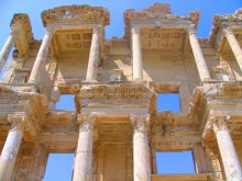 Древние развалины :) / Библиотека Цельсия в Эфесе (то что от нее осталось)