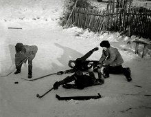 ГОЛЕВОЙ МОМЕНТ / Каникулы в Подмосковье. Фотография начала 70-х.