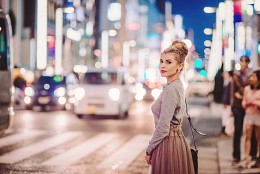 On the street / Girl on the evening Ginza