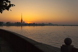 Питерский пейзаж с восходом / наверное, самый &quot;снимаемый&quot; сюжет - Белая ночь, Петропавловка, восход..., разведённого моста не хватает