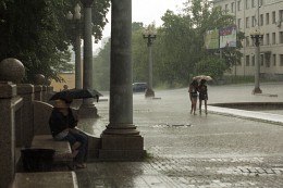 Дождь / Возле театра оперы и балета в Минске

https://vk.com/mikalai_nikitsin