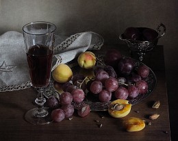 С виноградом / Натюрморт