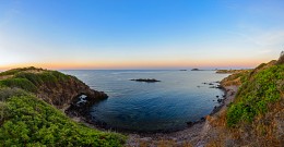 Скалистые берега Норы / Вид на башню и береговую линию местечка Нора рядом с г. Пула, Сардиния