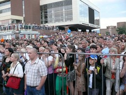 Коллективное бессознательное / празднование ДЕНЬ ГОРОДА, в ожидании концерта звёзд эстрады