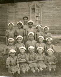 изба читальня... / Не моё. Автор неизвестен. Фотографии найдены в разбираемом нежилом доме. Деревня Сельыб Удорского района Республики Коми.