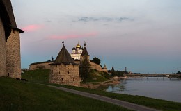 На исходе дня / Псков, вечер