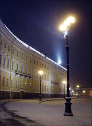зимние огни / Санкт-Петербург. Дворцовая площадь во время вечернего снегопада