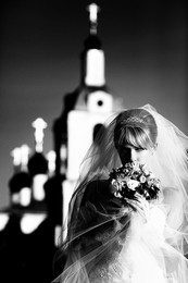 Невеста / на фоне Смоленская церковь в Калуге