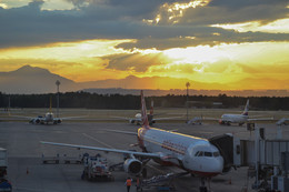 Вылет на фоне заката. / Аэропорт Антальи, Турция.