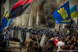 Первый взрыв под Верховной Радой Украины / Акция протеста возле Парламента Украины в Киеве 31.08.2015