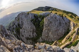 У обрыва, по над пропастью ....... / горы, Крым, облака