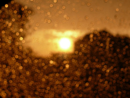 Световые галлюцинации / Закат после летнего ливня. Снято через стекло автомобиля .