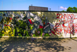 Граффити / Граффити на стене стадиона