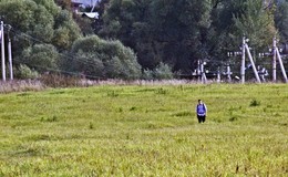 Из дома вышел человек / Человек в поле