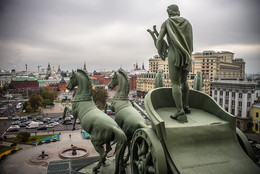 Где эта улица, где этот дом / Квадрига Большого Театра. Москва.