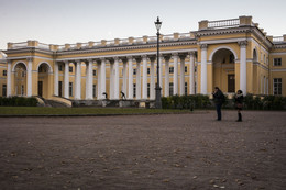 У дворца / Александровский дворец в Пушкине(центральная часть)