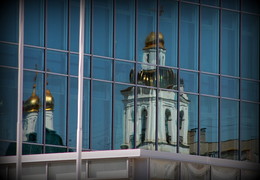 Вдоль и поперёк / Отражение храма.