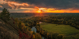 Октябрь, вечерело... / Закат на берегах реки Северский Донец.
http://www.youtube.com/watch?v=qycqF1CWcXg