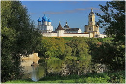 умиротворение / река Нара,вид на Высоцкий монастырь.