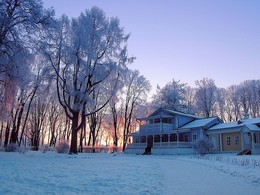 Морозный заход солнца / В морозный зимний вечер в усадьбе Тургенева все засверкало, заискрилось в лучах заходящего солнца