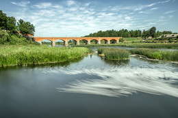 Возле моста / Латвия река Вента недалеко от города Кулдига