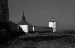 Кириллово-Белозёрский монастырь в ясную погоду / 1975г., красный фильтр