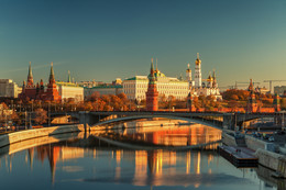 Москва в золотом / Вид на Московский Кремль с Патриаршего моста