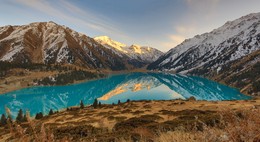 Большое Алматинское Озеро / озеро в горах